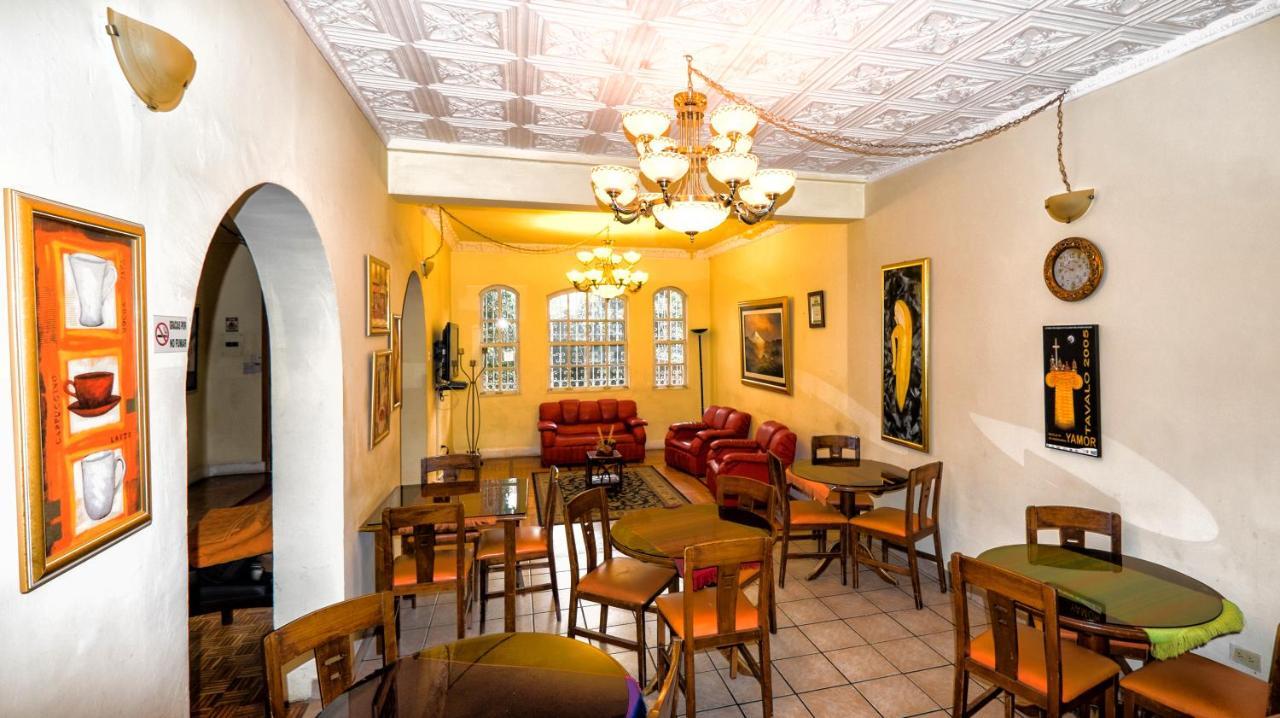 The Yellow House Quito Exterior photo