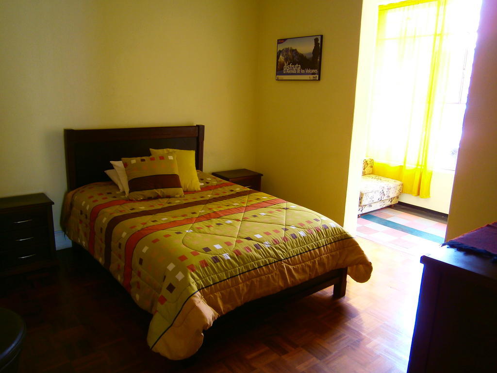 The Yellow House Quito Room photo